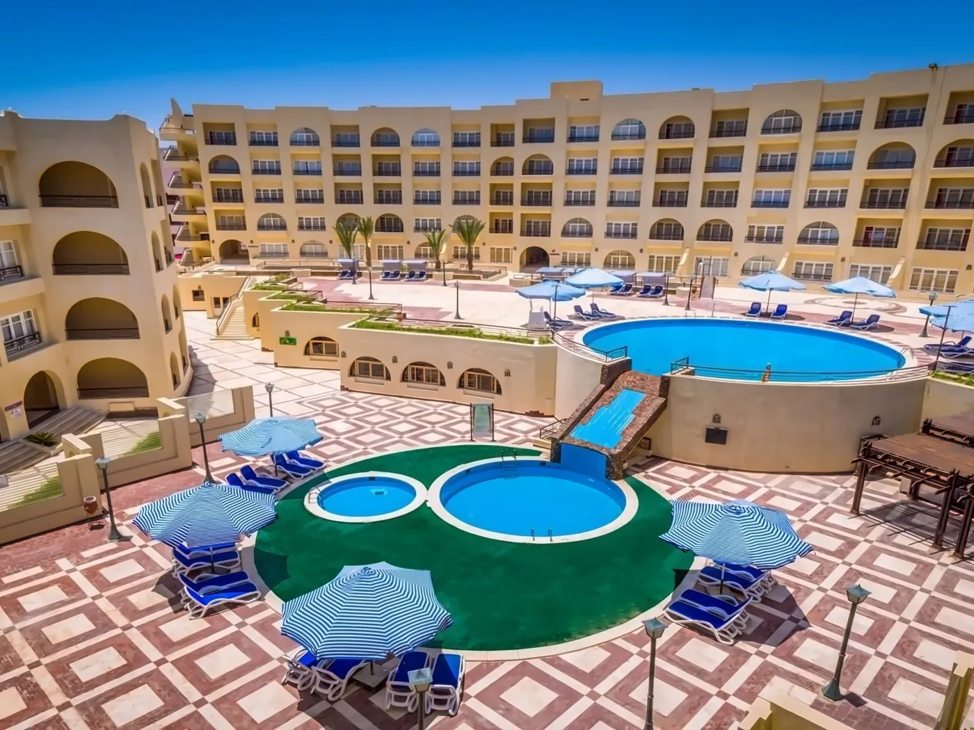 Sunny Days Mirette Family Resort Aqua Park