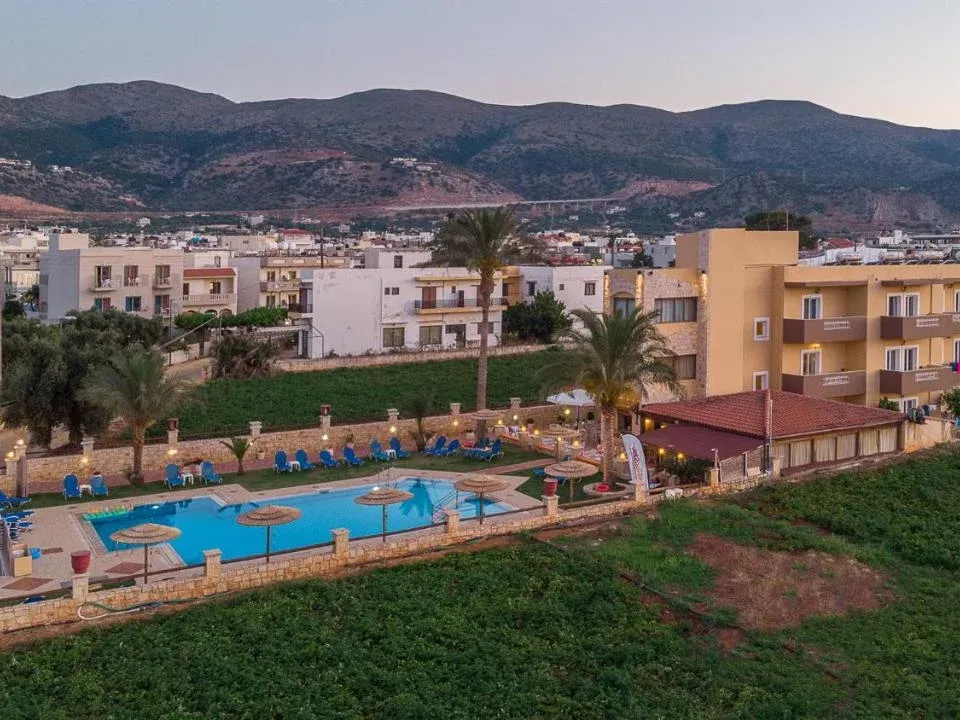 Danelis Studios & Apartments