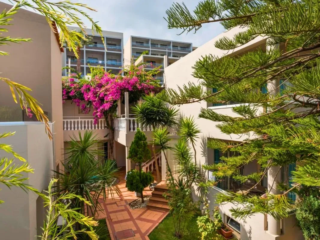 Elotis Suites