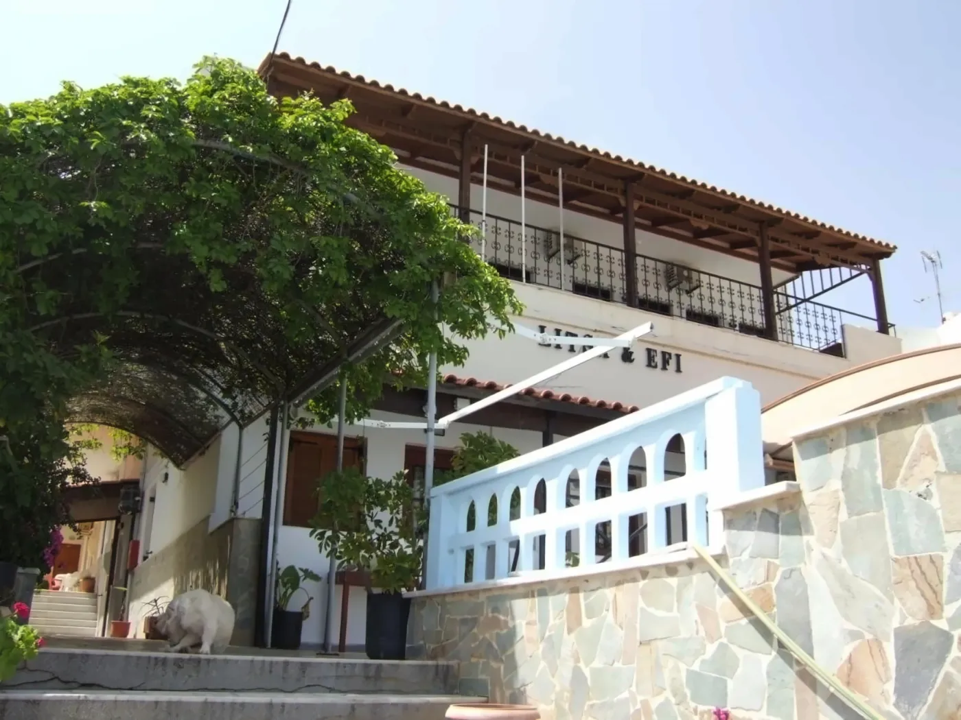 Litsa Efi Apartments