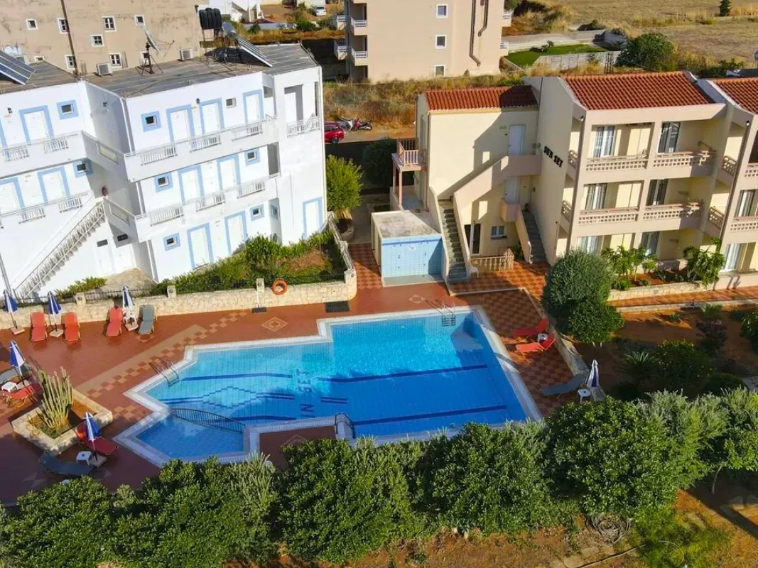 Sunset Studios & Apartments