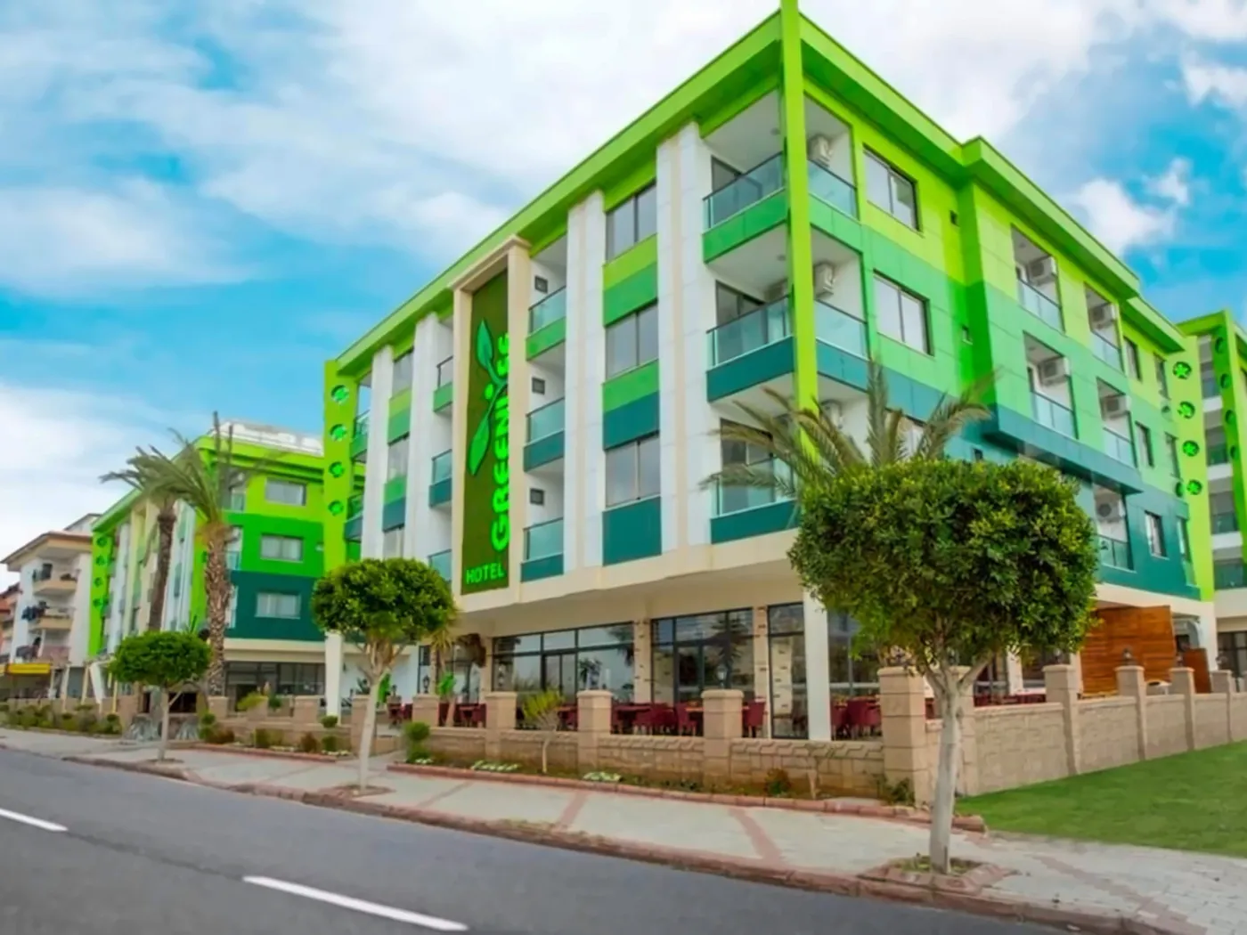 Green Life Hotel
