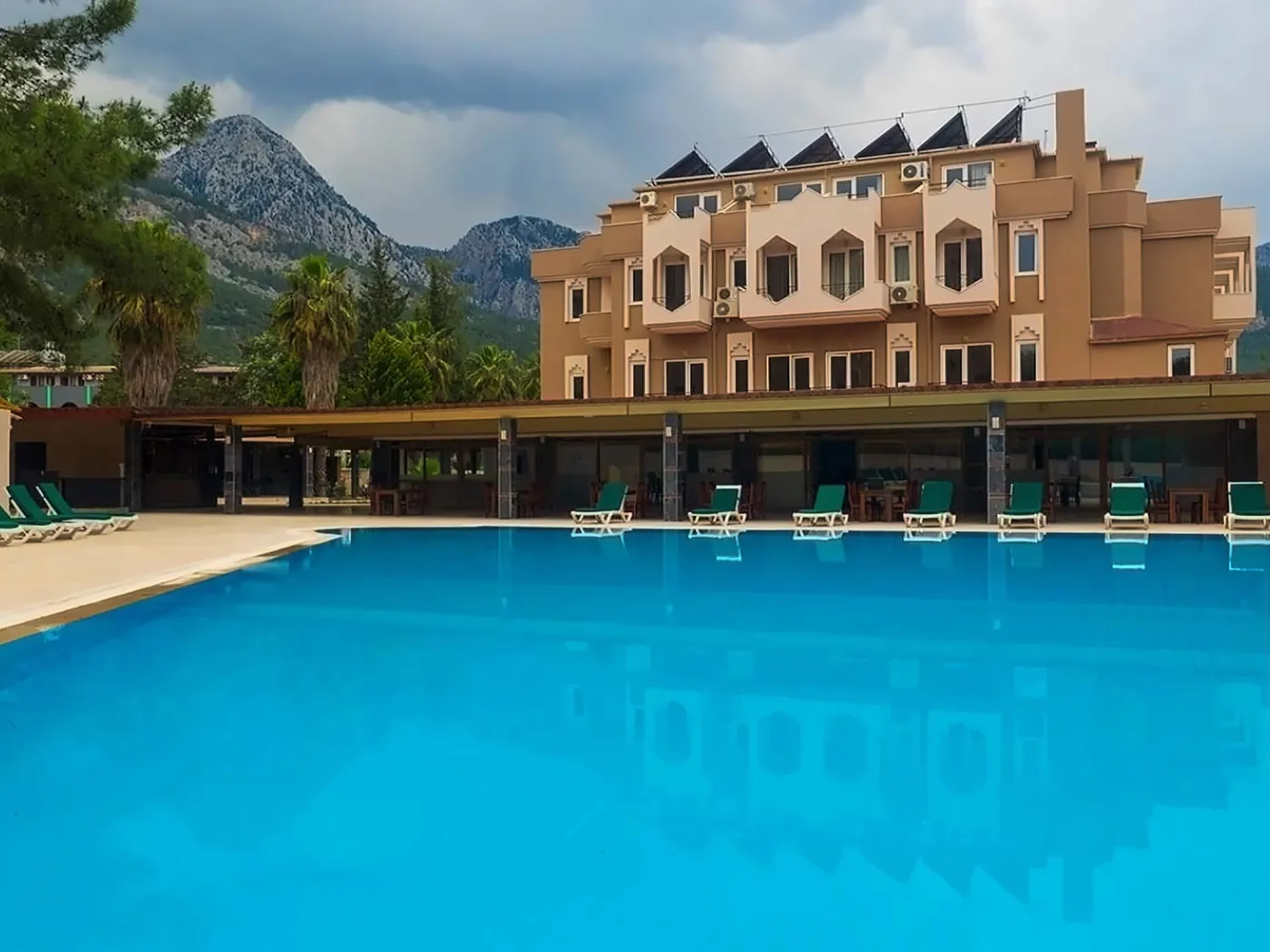 Alexius Beach Hotel