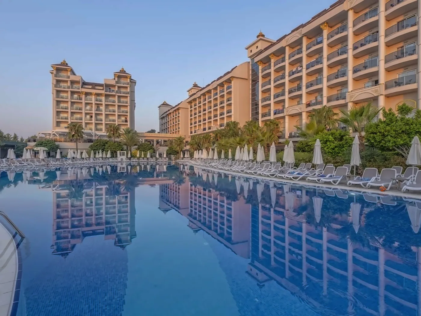 Lake River Side Hotel